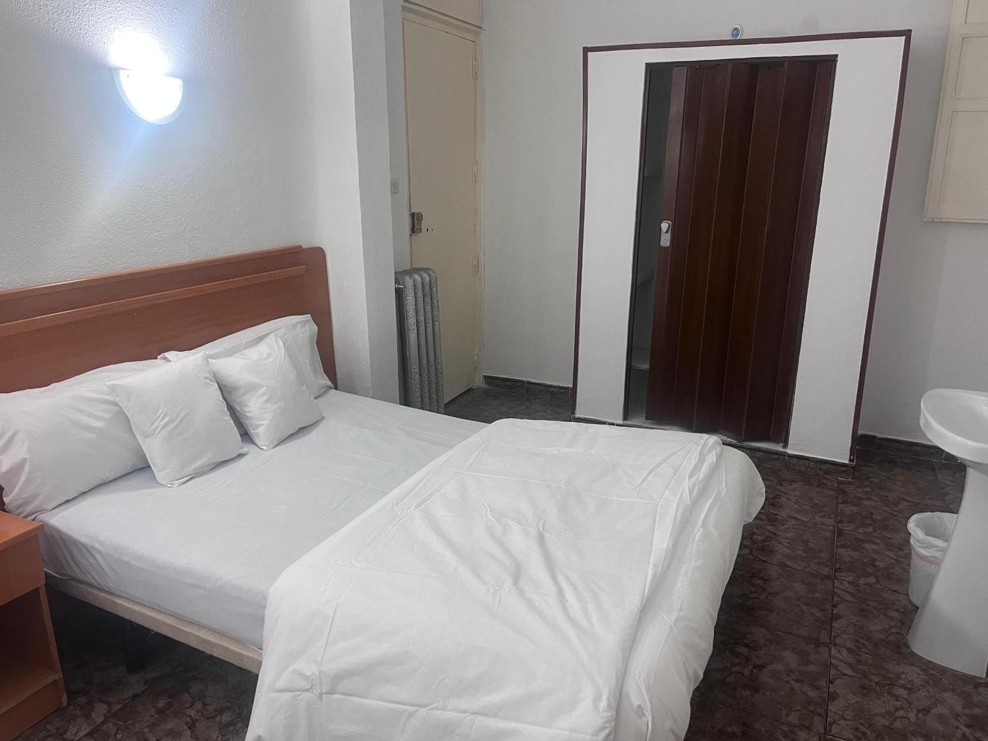 Hostal Alonso No Limit Madrid — Photos 3